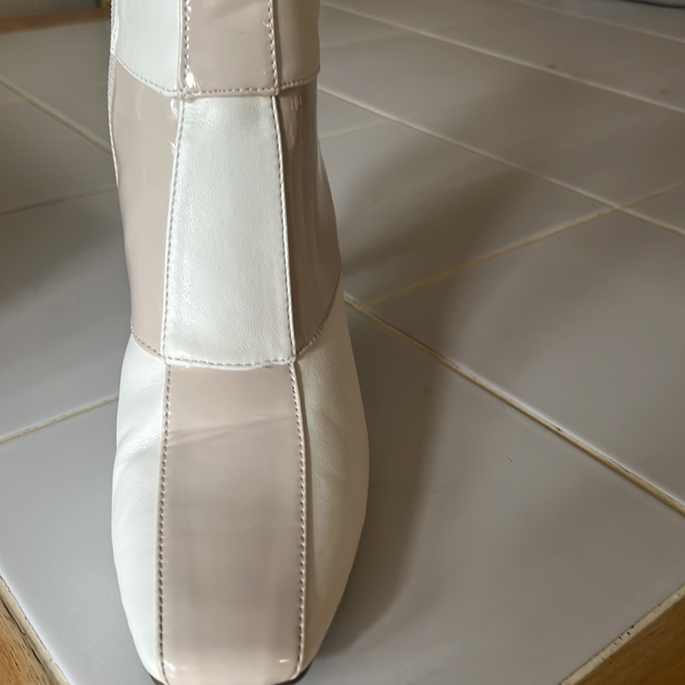 Booties; Size 6 1/2 - Picture 4 of 5
